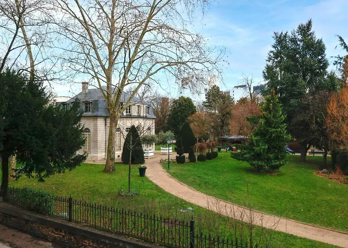 Hawkins Park View In Appartement